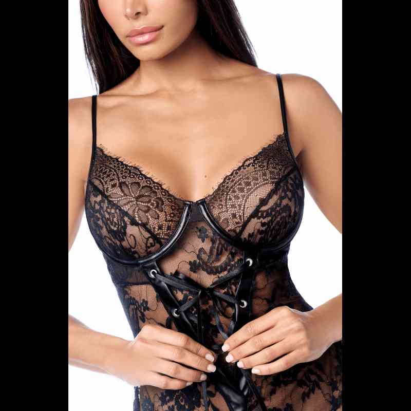 Nuisette sexy noire en dentelle avec laçage, lingerie audacieuse et romantique, style gothique.