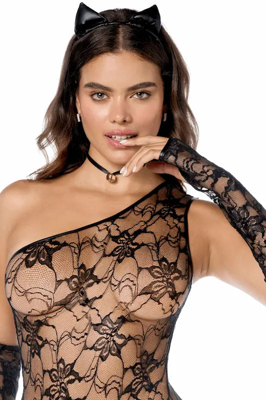 Gros plan sur la dentelle transparente du costume sexy dentelle Mapalé
